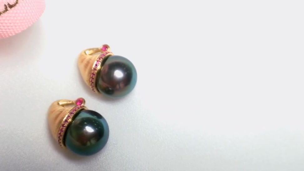 10-11 mm Tahitian Pearl Pendant 18K Gold w/ Ruby - AAAA